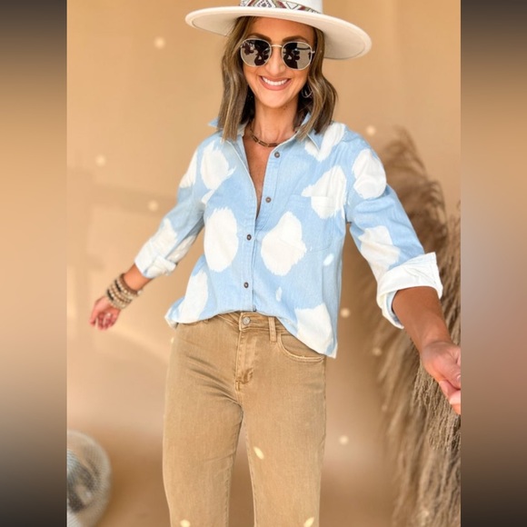 Light Chambray Bleached Button Up Top - Picture 2 of 4